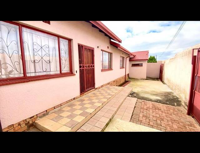 3 BEDROOM HOUSE FOR SALE IN MOHLAKENG